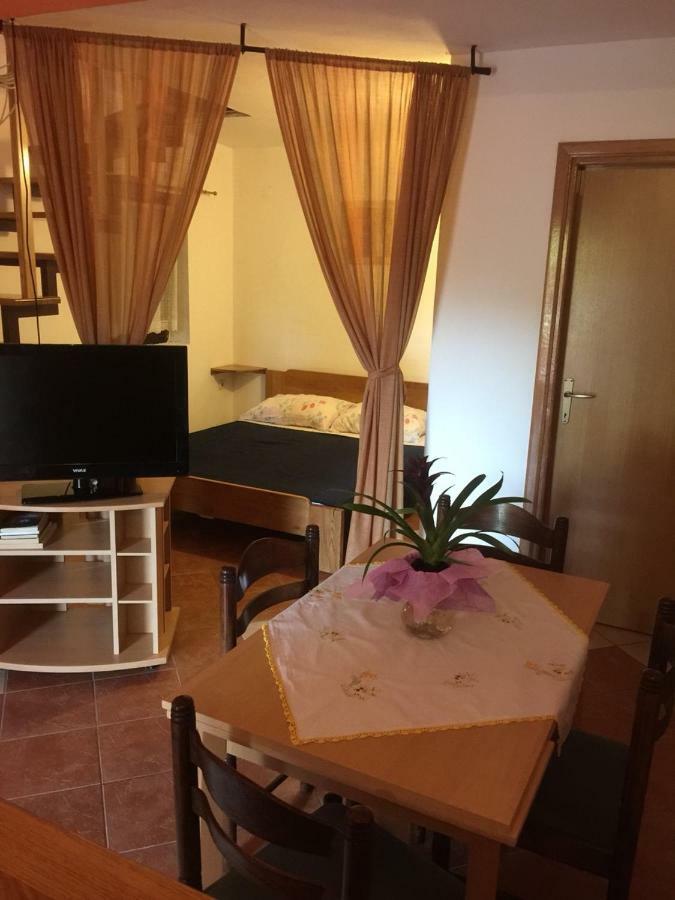 Hrast Apartment Seline